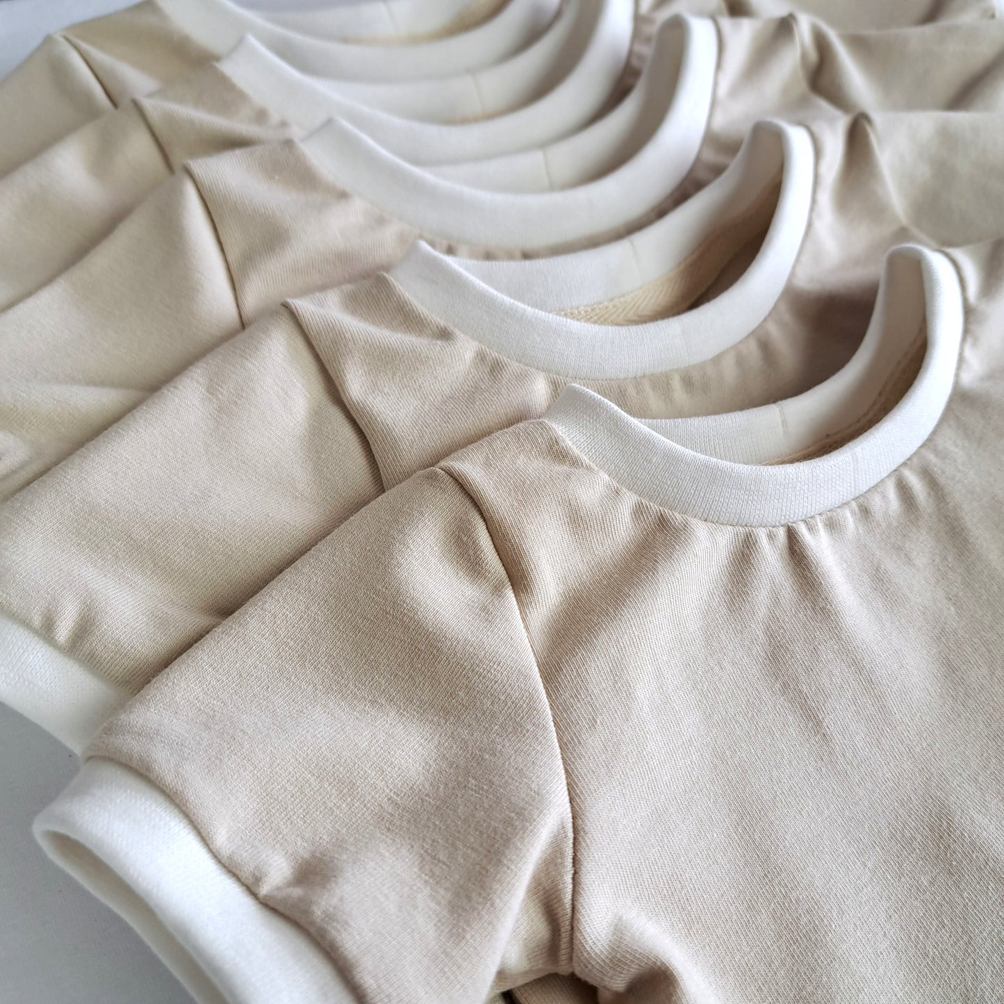 T-shirt met boordje Zand - Fijne Kleine