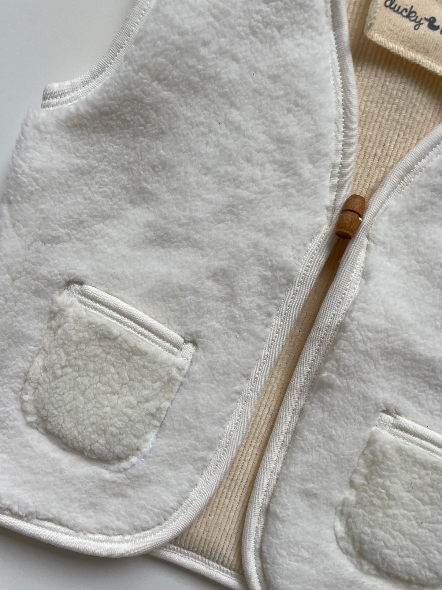 Teddy Gilet met Zakken - Fijne Kleine