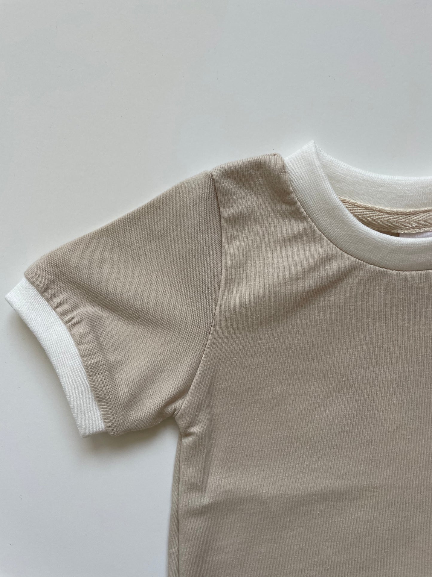 T-shirt met boordje Zand - Fijne Kleine
